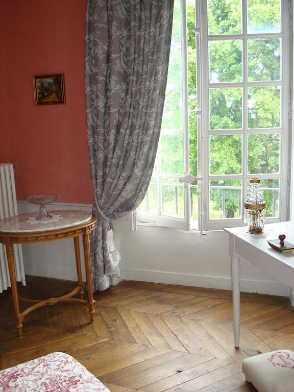 Bed and Breakfast Chateau De Bourrassol Menetrol Zewnętrze zdjęcie