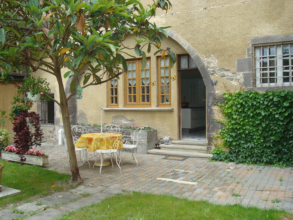 Bed and Breakfast Chateau De Bourrassol Menetrol Zewnętrze zdjęcie