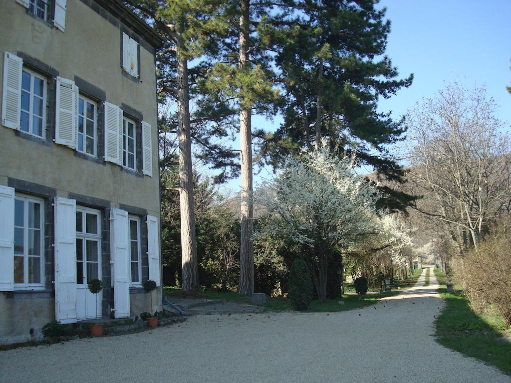 Bed and Breakfast Chateau De Bourrassol Menetrol Zewnętrze zdjęcie