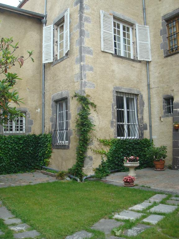 Bed and Breakfast Chateau De Bourrassol Menetrol Zewnętrze zdjęcie
