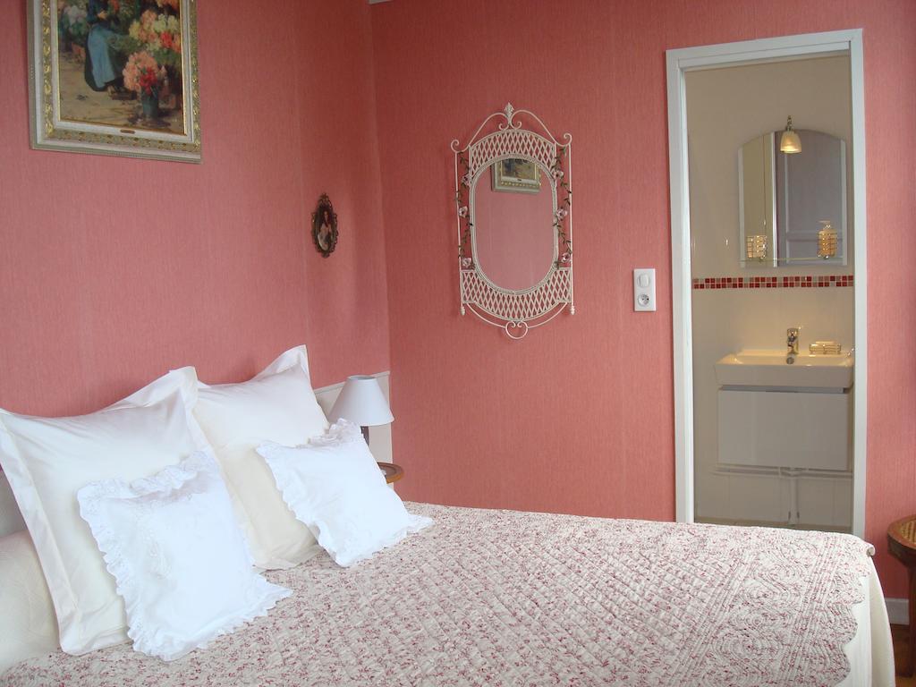 Bed and Breakfast Chateau De Bourrassol Menetrol Pokój zdjęcie
